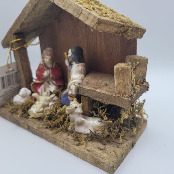 Christmas House Rustic Nativity Wooden Porcelain Moss Mary Joseph Baby Jesus - Picture 4 of 9